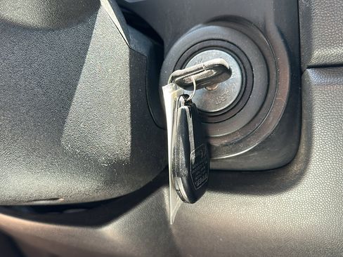 Used 2014 Nissan Titan SV image 18