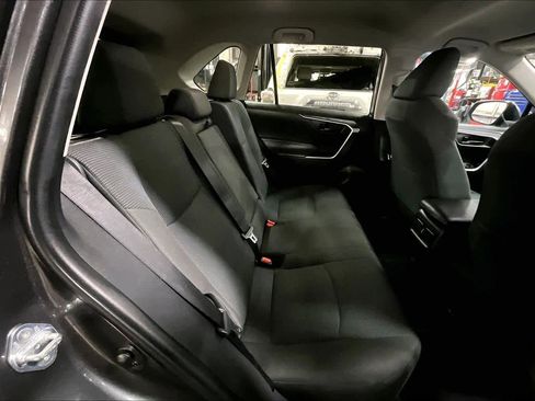 Used 2022 Toyota RAV4 LE image 17