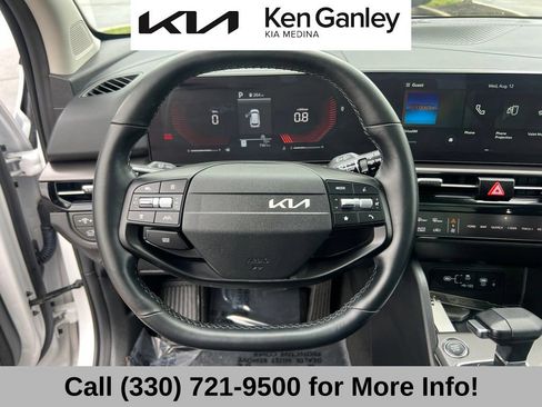 Certified 2026 Kia Sportage EX w/ EX Panorama Roof Package FWD image 32