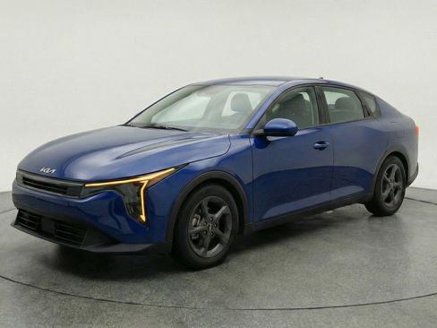 Used 2025 Kia K4 LXS image 3