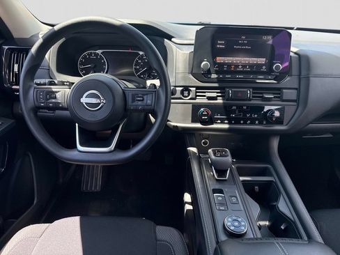 Used 2025 Nissan Pathfinder S AWD/4WD image 14