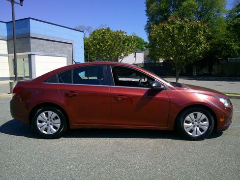Used 2012 Chevrolet Cruze LS w/ Connectivity Package FWD image 12