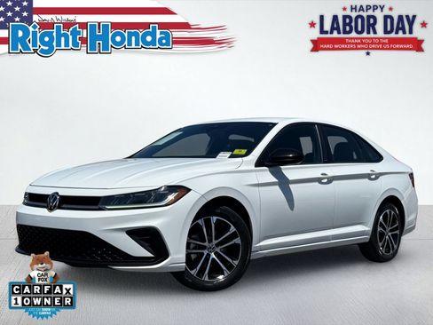 Used 2025 Volkswagen Jetta Sport FWD image 1
