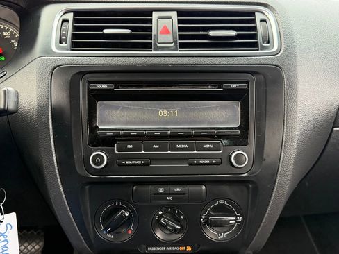 Used 2013 Volkswagen Jetta S image 25