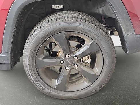 Used 2024 Jeep Grand Cherokee Limited w/ Luxury Tech Group II image 38