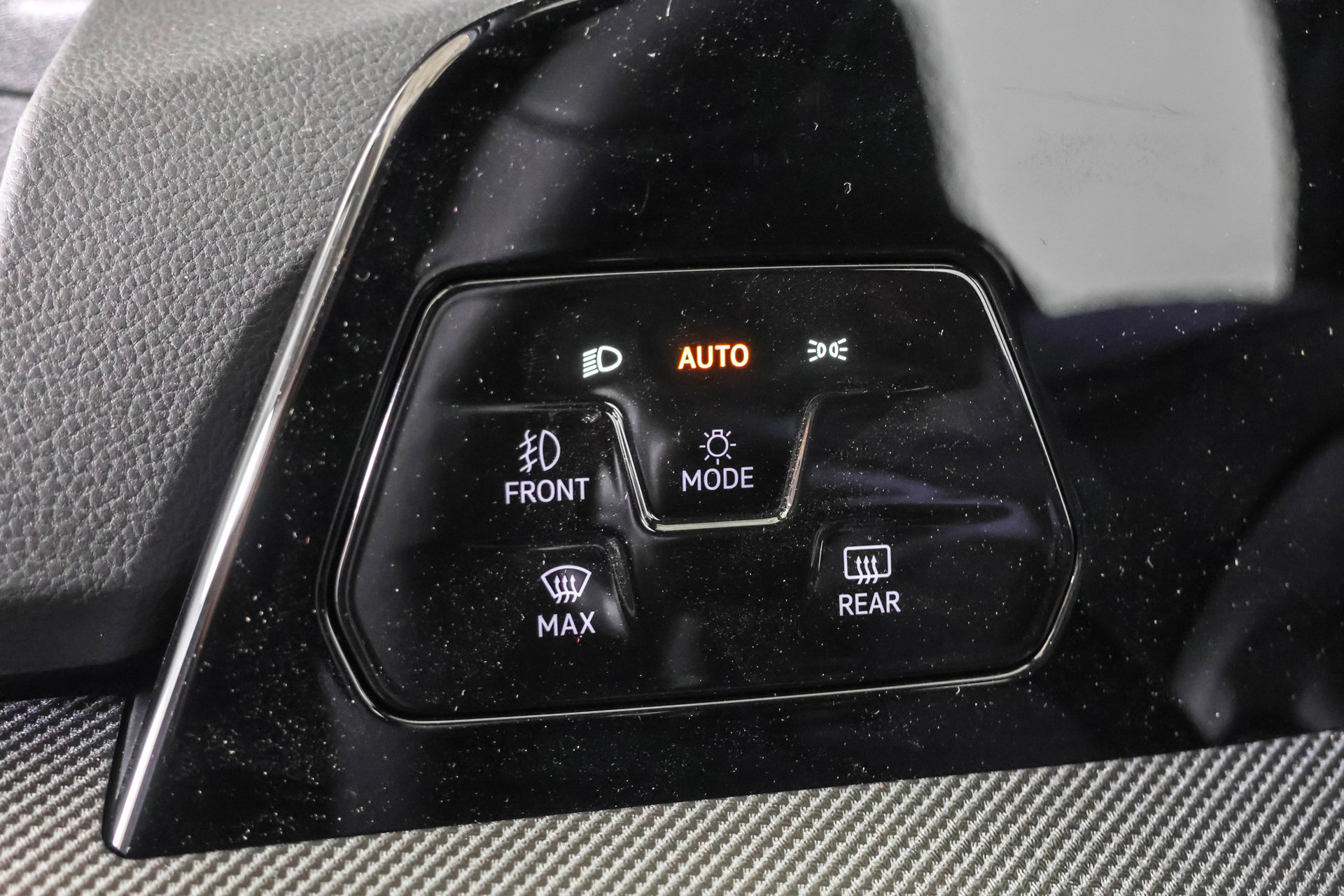 New 2026 Volkswagen GTI SE FWD image 5