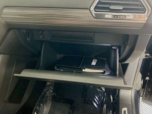 Used 2024 Volkswagen Tiguan SEL R-Line image 30