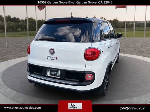 Used 2017 FIAT 500L Trekking w/ Dual-Pane Sunroof Package image 9