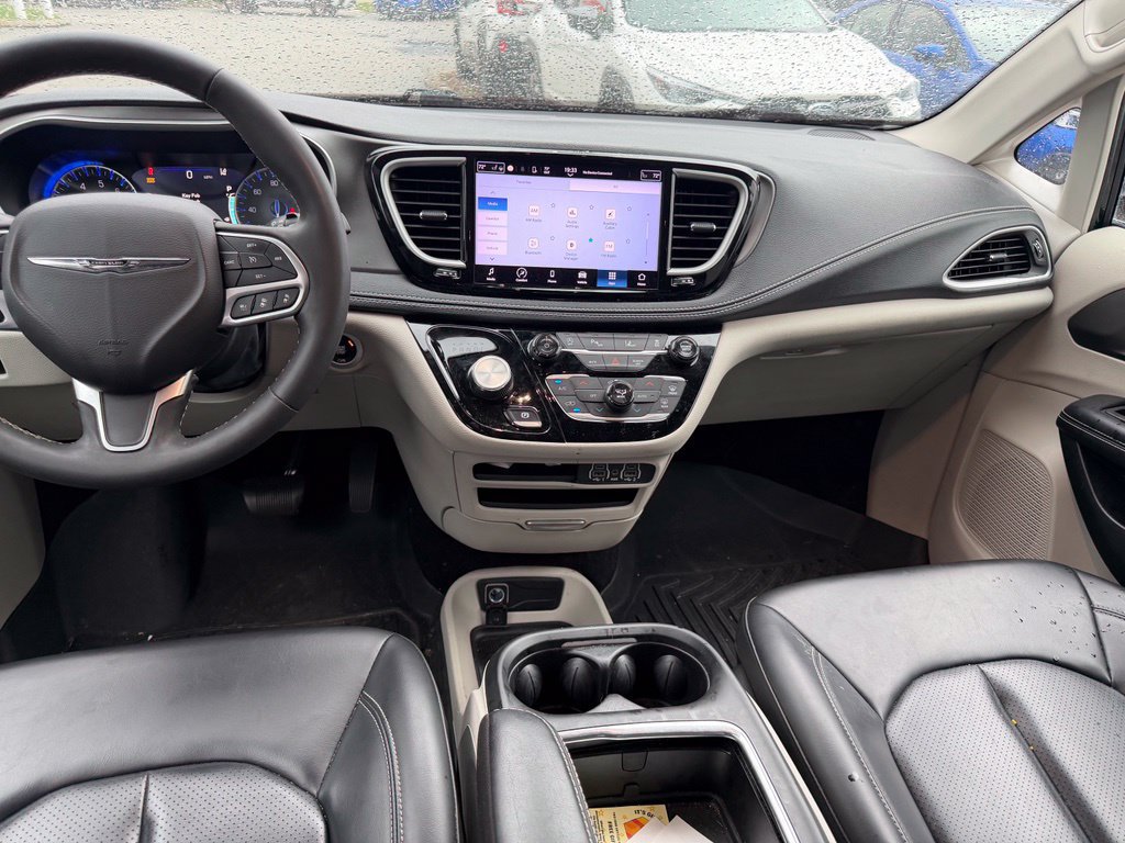 Used 2023 Chrysler Pacifica Touring-L AWD/4WD image 19