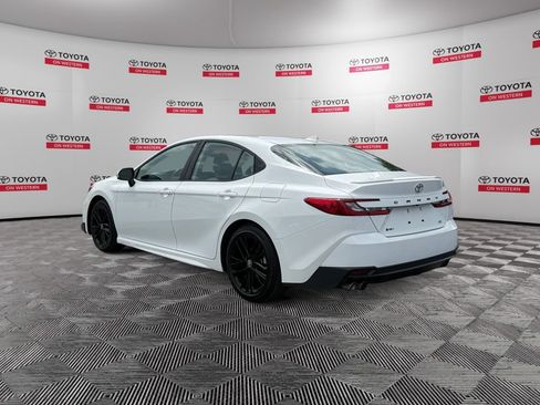 Used 2025 Toyota Camry SE FWD image 7
