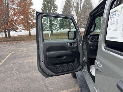 Used 2023 Jeep Wrangler Sahara w/ Cold Weather Group image 20