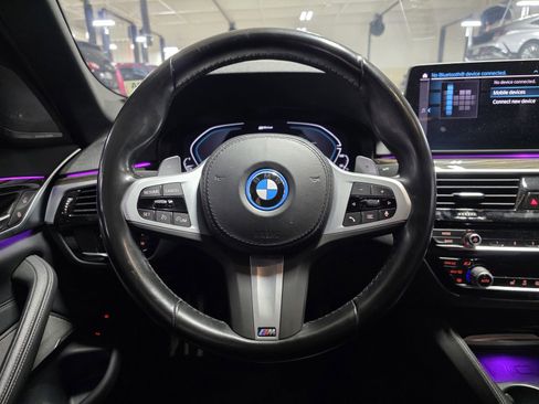 Used 2022 BMW 530e w/ Premium Package image 19