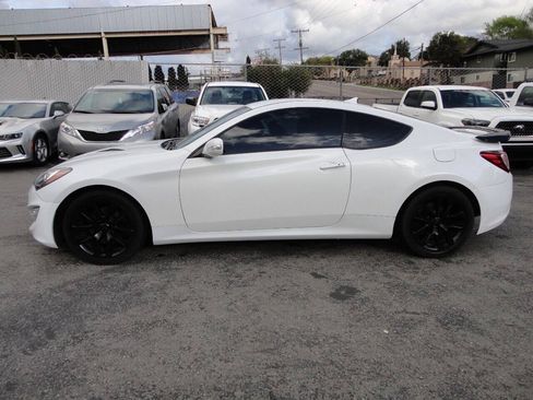 Used 2016 Hyundai Genesis 3.8 RWD image 4