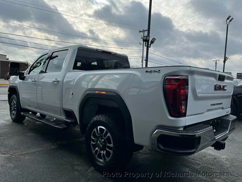 Used 2024 GMC Sierra 2500 SLE w/ SLE Value Package; image 5