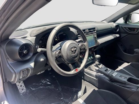 Used 2026 Toyota GR86 Premium w/ ALL Weather Mat Package (TMS) RWD image 9