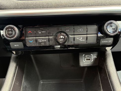 Used 2023 Jeep Compass Latitude AWD/4WD image 25