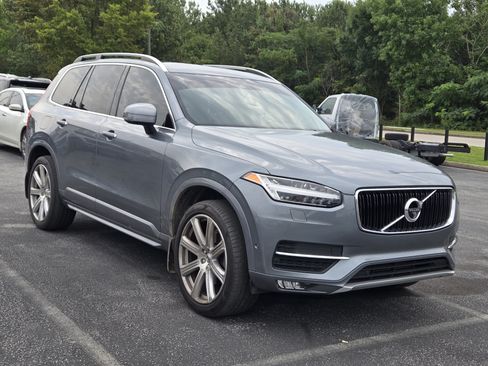 Used 2018 Volvo XC90 T5 Momentum w/ Convenience Package FWD image 3