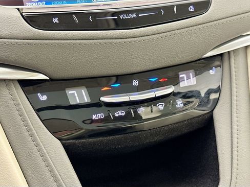 Used 2017 Cadillac XT5 Luxury w/ Driver Awareness Package FWD image 16