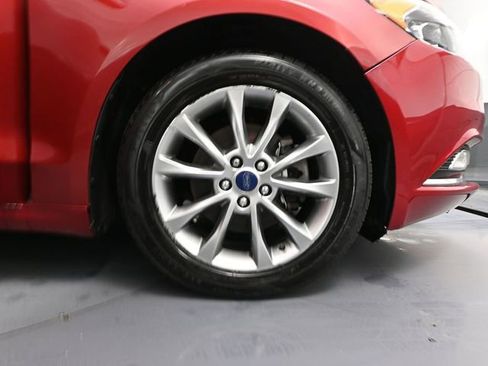 Used 2017 Ford Fusion SE w/ Fusion SE Technology Package image 16