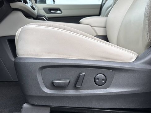 Used 2022 Nissan Pathfinder SL AWD/4WD image 24