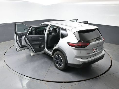 Used 2025 Nissan Rogue SV AWD/4WD image 58
