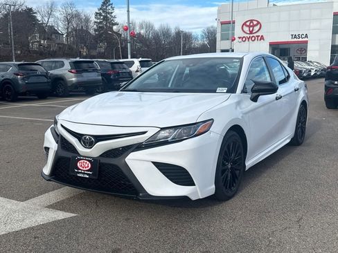 Used 2019 Toyota Camry SE image 3
