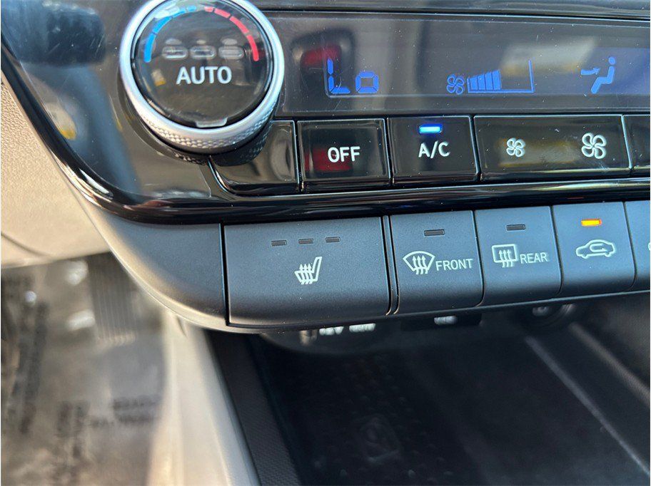 Used 2023 Hyundai Elantra SEL w/ Convenience Package FWD image 28