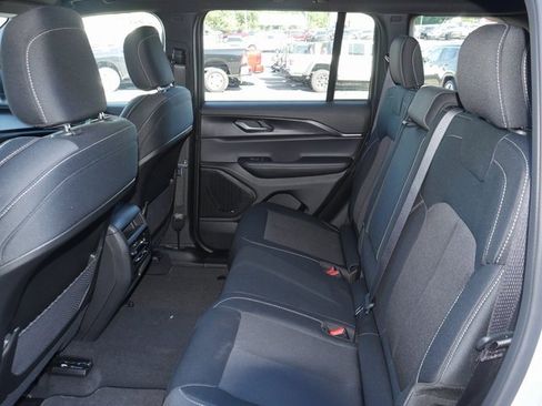 New 2025 Jeep Grand Cherokee Laredo image 22