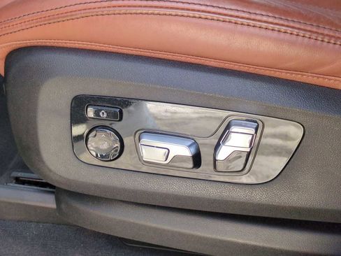 Used 2025 BMW X7 M60i image 17