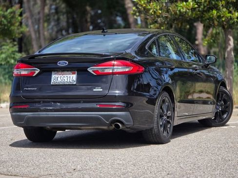 Used 2019 Ford Fusion SE w/ Equipment Group 151A image 9