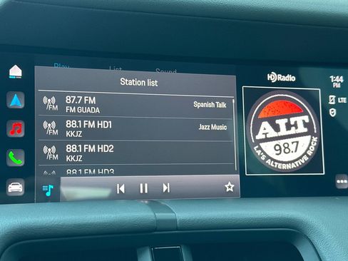 Used 2023 Porsche Taycan image 17