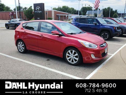 Used 2014 Hyundai Accent SE FWD image 1