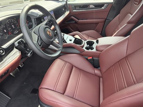New 2026 Porsche Cayenne GTS AWD/4WD image 4