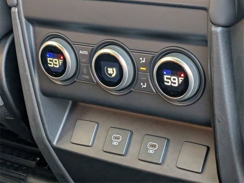 Used 2024 Land Rover Defender 110 X-Dynamic SE image 15