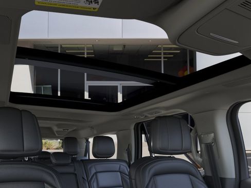 New 2026 Lincoln Navigator L Reserve AWD/4WD image 22