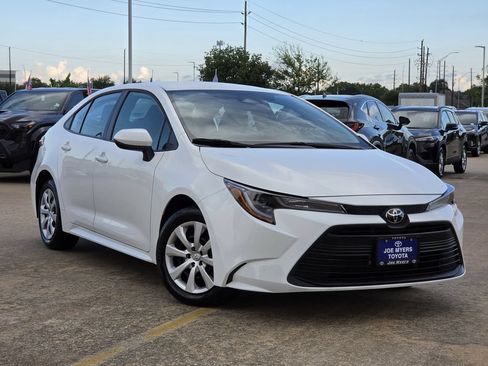 Used 2026 Toyota Corolla LE FWD image 2