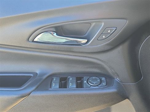 Used 2020 Chevrolet Equinox LT image 24
