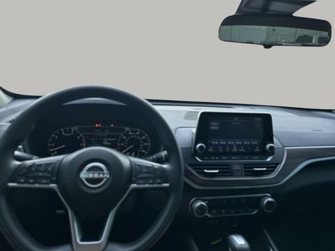 Used 2024 Nissan Altima 2.5 SV FWD image 25