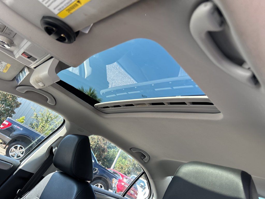 Used 2017 Volkswagen Jetta SE FWD image 16