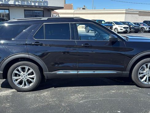 Used 2020 Ford Explorer XLT w/ Equipment Group 202A AWD/4WD image 9