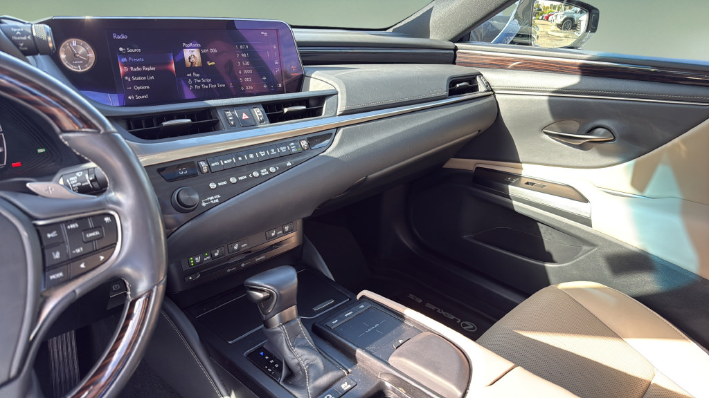 Used 2020 Lexus ES 300h w/ Premium Package FWD image 26