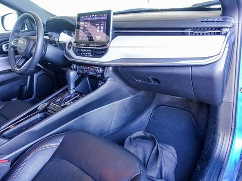 Used 2023 Jeep Compass Limited image 6