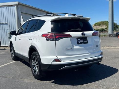 Used 2017 Toyota RAV4 XLE AWD/4WD image 9