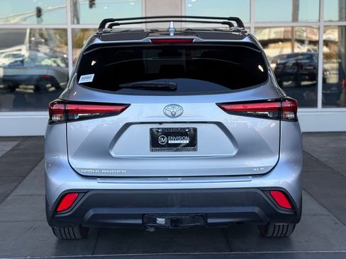 Used 2022 Toyota Highlander XLE image 11