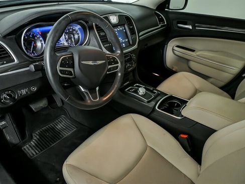 Used 2020 Chrysler 300 Touring w/ Chrome Appearance Package image 16