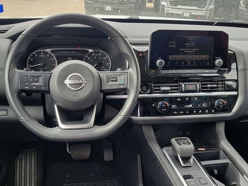Used 2025 Nissan Pathfinder SV FWD image 16