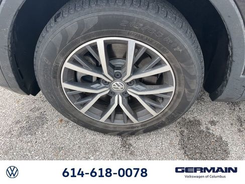 Used 2020 Volkswagen Tiguan SE image 18