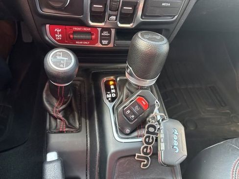 Used 2022 Jeep Wrangler Unlimited Rubicon w/ LED Lighting Group AWD/4WD image 11