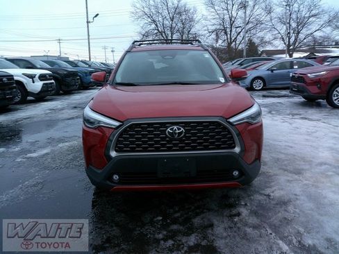 Certified 2023 Toyota Corolla Cross XLE image 6
