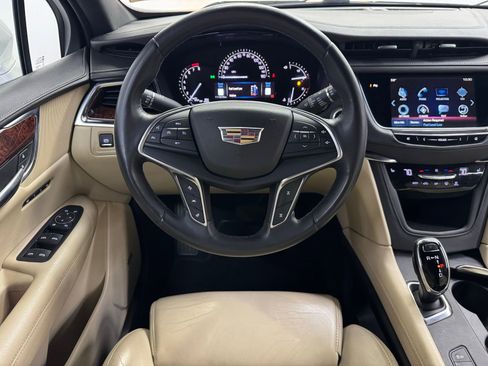 Used 2017 Cadillac XT5 Luxury w/ Driver Awareness Package image 17